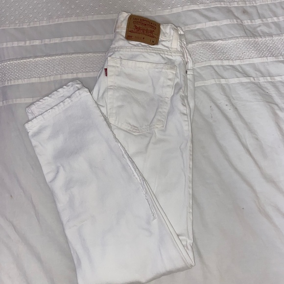 White Levi's 550 Jeans - Picture 2 of 6